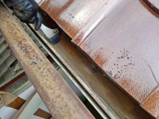 雨樋　詰まり　掃除ルーフデッキ　波板　スレート屋根